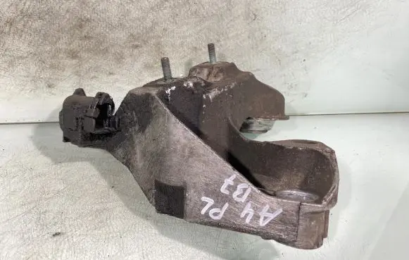 Audi A4 S4 B7 8E 8H Engine mounting bracket 8e0199352f