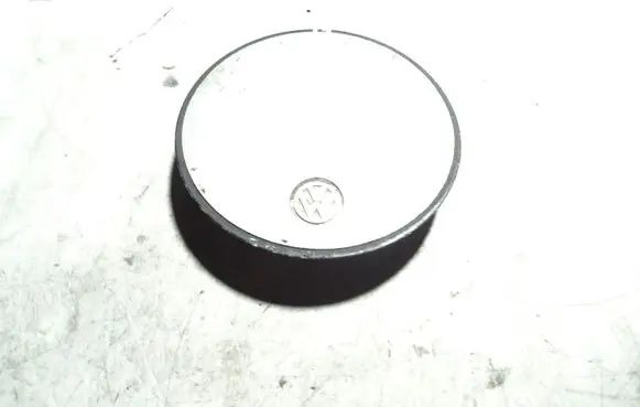 Volkswagen Golf III Original wheel cap 323601149