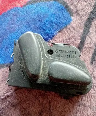 Mercedes-Benz E W211 Seat control switch A2108213751
