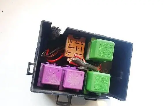Opel Astra G Fuse box set 90560119