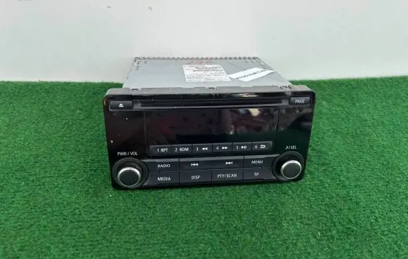 Mitsubishi Lancer VIII Radio/CD/DVD/GPS head unit 8701A689