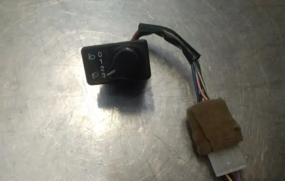 Subaru Forester SF Headlight level height control switch 8407W