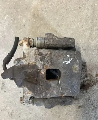 Toyota RAV 4 (XA20) Front brake caliper