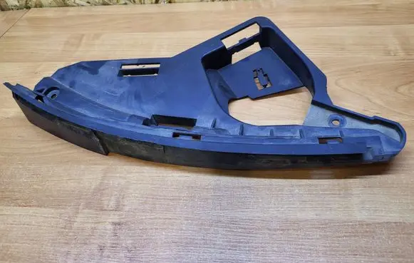 Headlight/headlamp mounting bracket