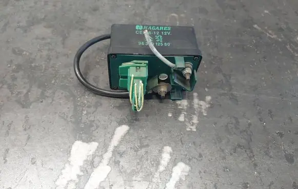 Citroen C4 I Picasso Glow plug pre-heat relay 9639912580