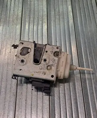 Audi A4 S4 B5 8D Front door lock 4D1837016D