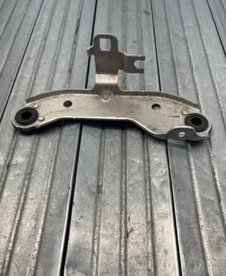 BMW 5 G30 G31 G38 Radiator mount bracket 7357220 17023810 A11568908