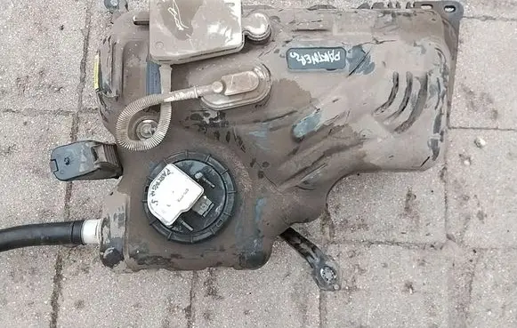 Peugeot Partner Fuel tank 9805116480