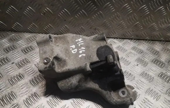 Mercedes-Benz ML W166 Engine mounting bracket 6512235004 A6512235004
