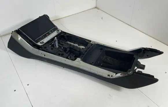 Audi Q7 4M Center console 