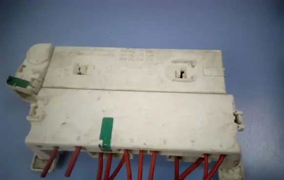 BMW 5 E39 Fuse module 61138367253