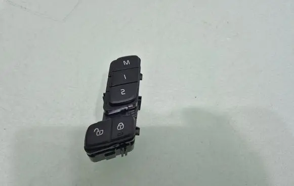 Volvo S60 Seat memory switch 31489630