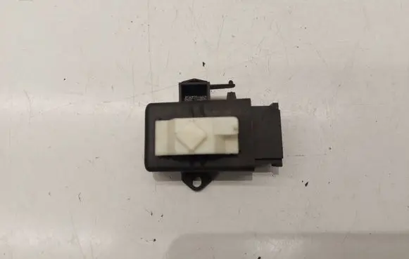 Volkswagen Golf V Seat heating relay 1K0959772