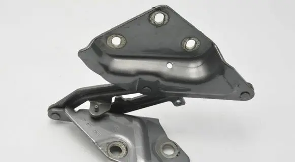 Volkswagen Touareg I Engine bonnet/hood hinges 7L6823302