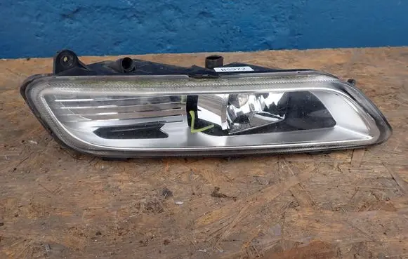 Volkswagen PASSAT B7 Front fog light 