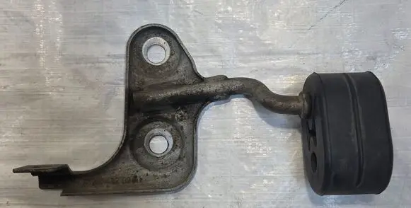 Mercedes-Benz E AMG W212 Muffler mount bracket/holder A2124923241