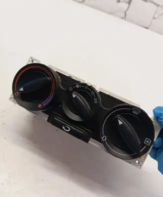 Volkswagen Golf IV Air conditioning/heating control unit 8L0819045A 654885K35 901510980000