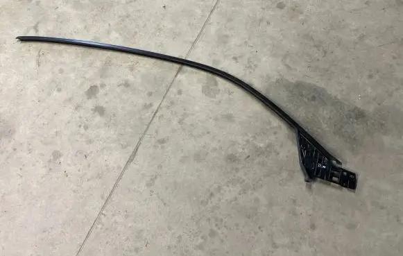 BMW i3 Front door glass trim molding 7314020