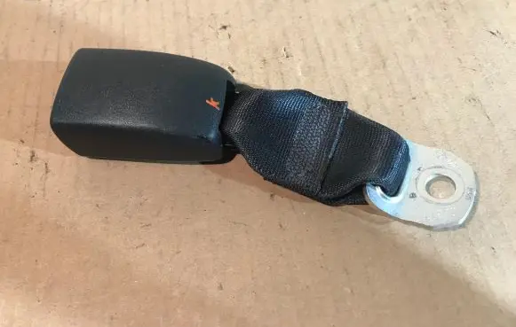 Rear seatbelt buckle