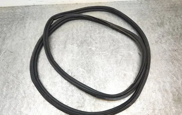 Audi TT TTS Mk2 Trunk rubber seal (body) 8J8827705