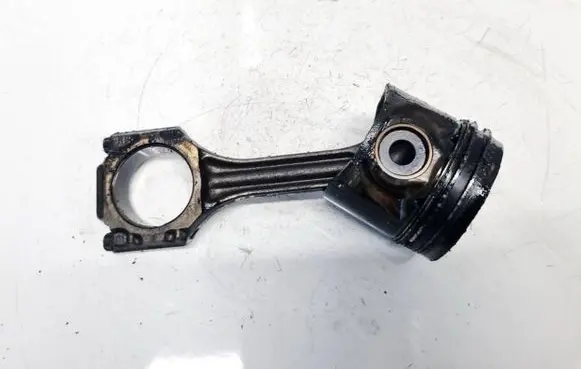 Volkswagen PASSAT B5 Piston with connecting rod
