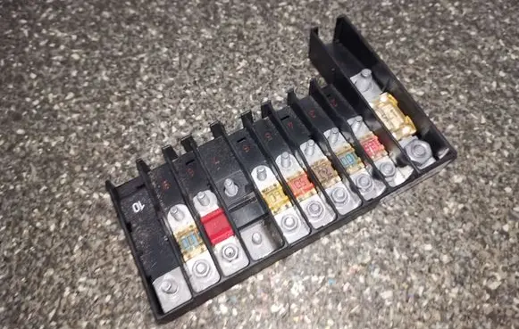 Volkswagen Transporter - Caravelle T5 Fuse module 7H0937550A