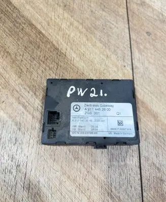 Mercedes-Benz E W211 Gateway control module A2114452600 A2115403545