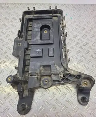 Volkswagen PASSAT B6 Battery box tray 1K0915333C