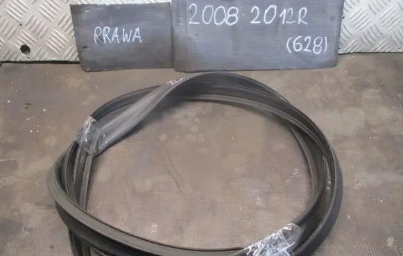 Opel Zafira B Rubber seal loading door 