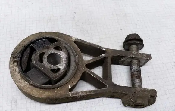 Engine mount bracket