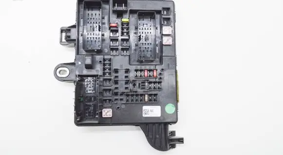 Opel Insignia A Fuse module 13904513 13277321
