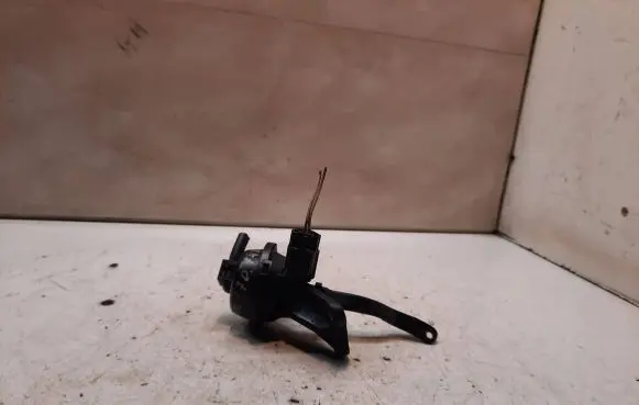 Opel Astra H Vacuum valve 