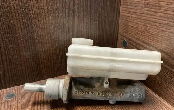 Iveco Daily 4th gen Master brake cylinder 21027999