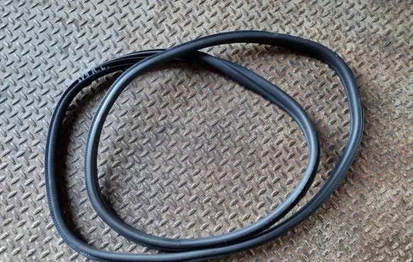BMW 1 F40 Rear door rubber seal (on body) 7452335