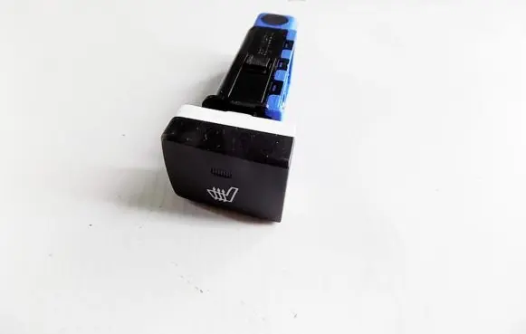 Hyundai i20 (PB PBT) Seat heating switch