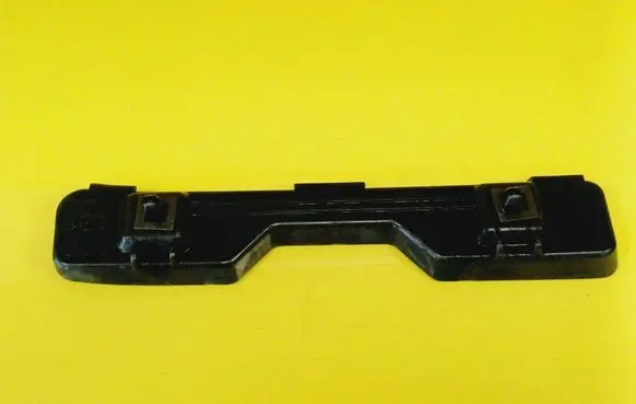 Rear bumper mounting bracket