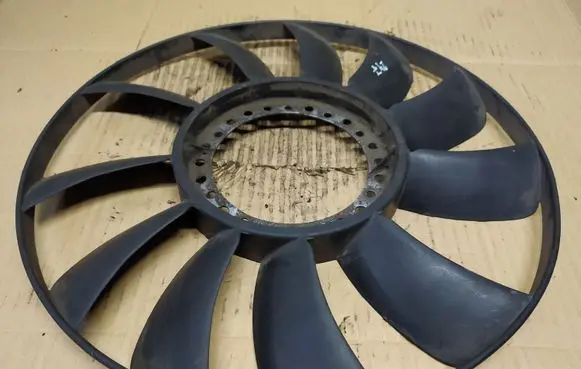 Volkswagen PASSAT B5 Fan impeller 058121301B