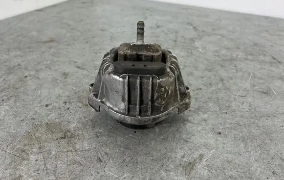 BMW 1 E82 E88 Engine mount bracket