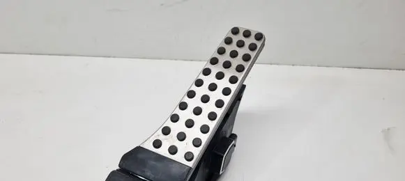 Accelerator throttle pedal