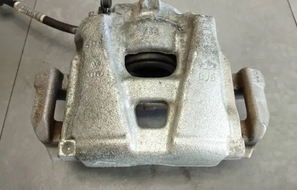 Audi A5 Sportback 8TA Front brake caliper