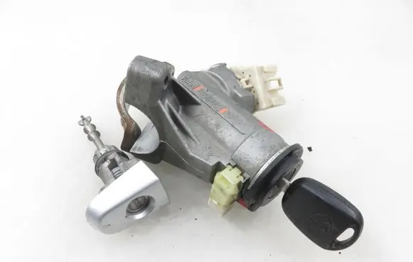 Toyota Yaris Ignition lock N0502241