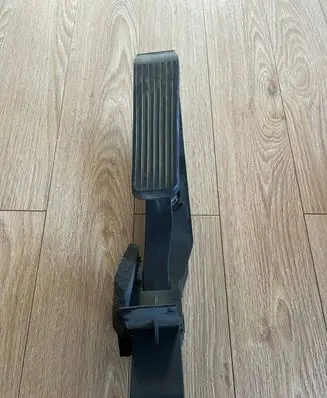Mercedes-Benz CLK A209 C209 Accelerator throttle pedal A2113000404