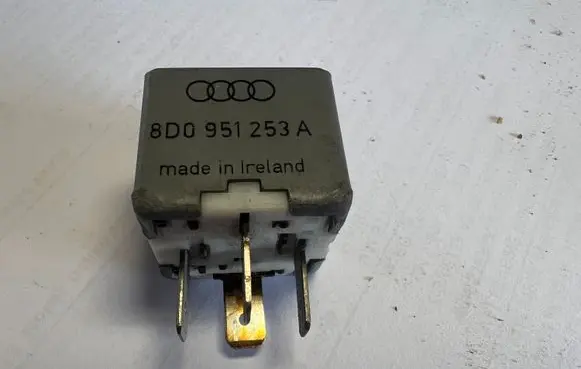 Audi A6 S6 C5 4B Other relay 8D0951253A