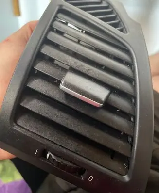 BMW 1 E81 E87 Dash center air vent grill P010204439 7059188