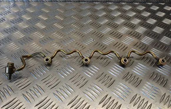 Toyota Avensis T250 Fuel return line/hose 