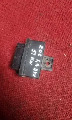 Peugeot 206 Fuel pump relay 240107