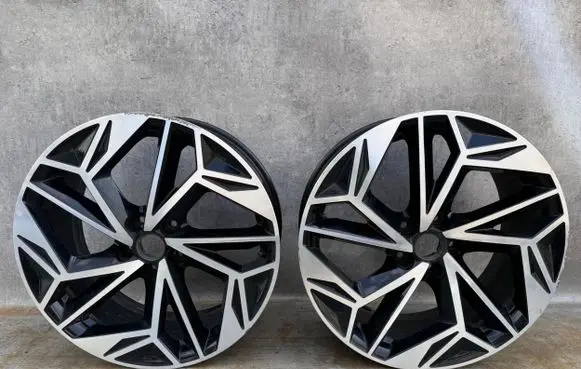 Hyundai Ioniq R20 alloy rim 