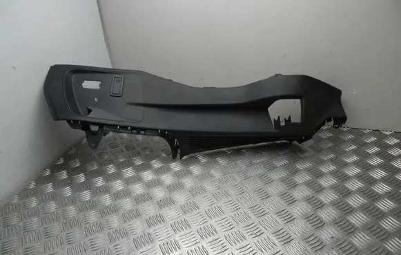 BMW 2 F46 Bottom trim 7327010 I12275