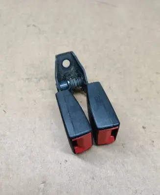 Volkswagen PASSAT B7 USA Middle seatbelt buckle (rear) 561857739