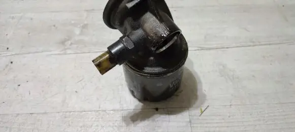 Oil filter mounting bracket